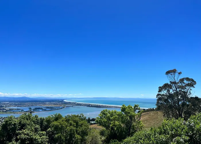 The Lighthouse - Free Breakfast With Stunning Mountain & Sea Views Bed & Breakfast Christchurch