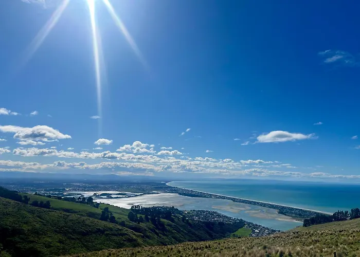 The Lighthouse - Free Breakfast With Stunning Mountain & Sea Views Bed & Breakfast Christchurch
